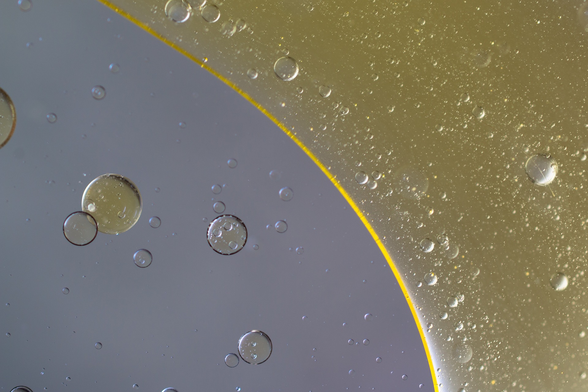 Dietary emulsifier-induced low-grade inflammation promotes colon carcinogenesis